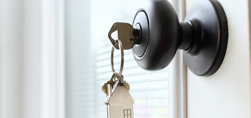 Bifold Door Knob Replacement in Las Flores, California