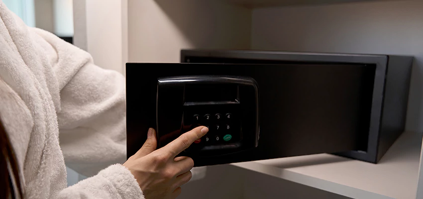 Safe Unlocking Service Company in Las Flores, California