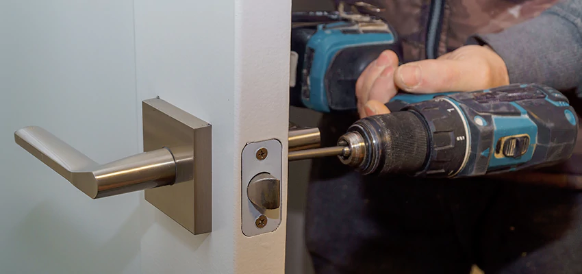 Broken Door Handle Lock Repair in Las Flores, California